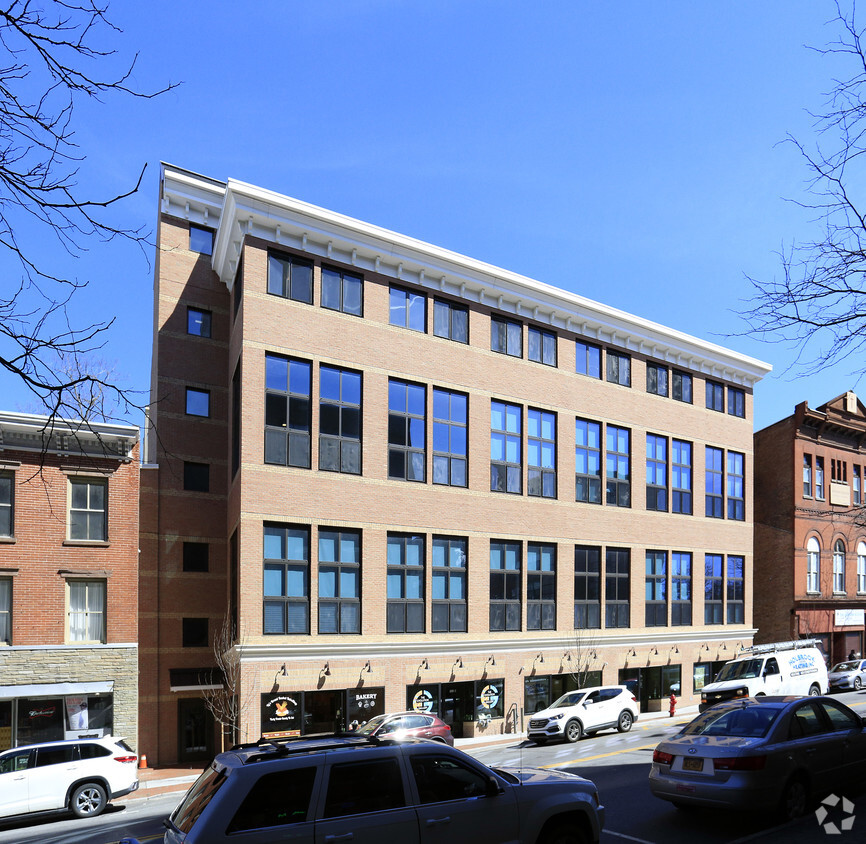 Primary Photo - Lofts on Main