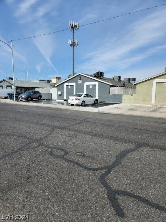Primary Photo - 2427 N McCarran St
