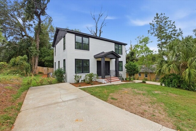 Building Photo - 421 E Jennings St