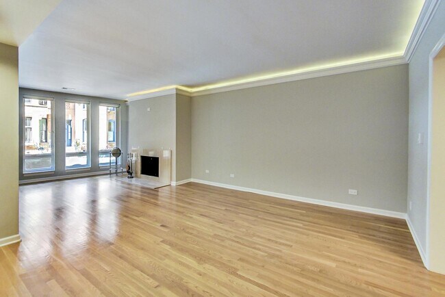 Building Photo - 39 E Schiller St