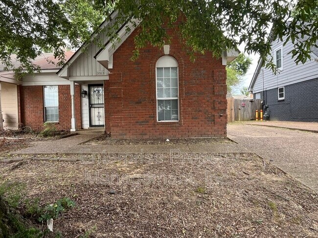 Foto del edificio - 3913 Oak Branch Cir E