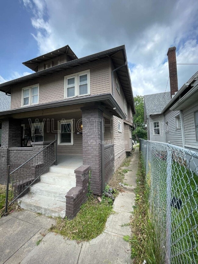 Building Photo - 4214 E Washington St