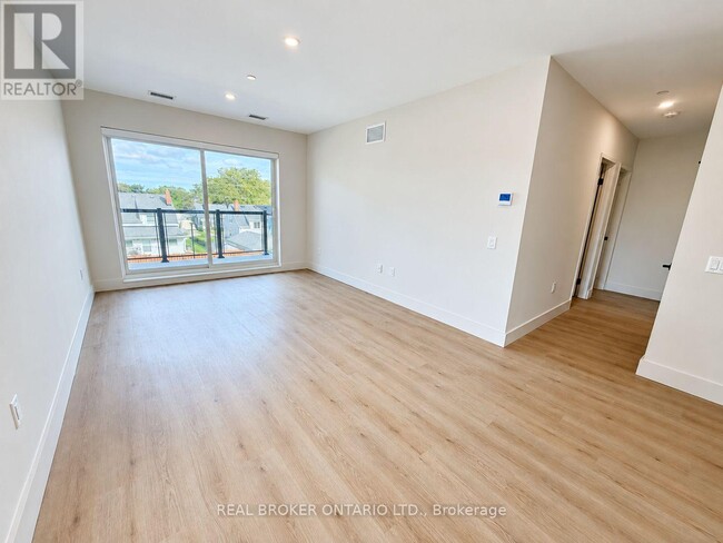 Building Photo - 307 - 8 HUTT LANE