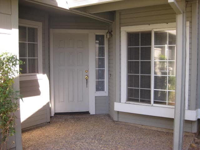 Building Photo - 3 Bedroom close to PV High School
