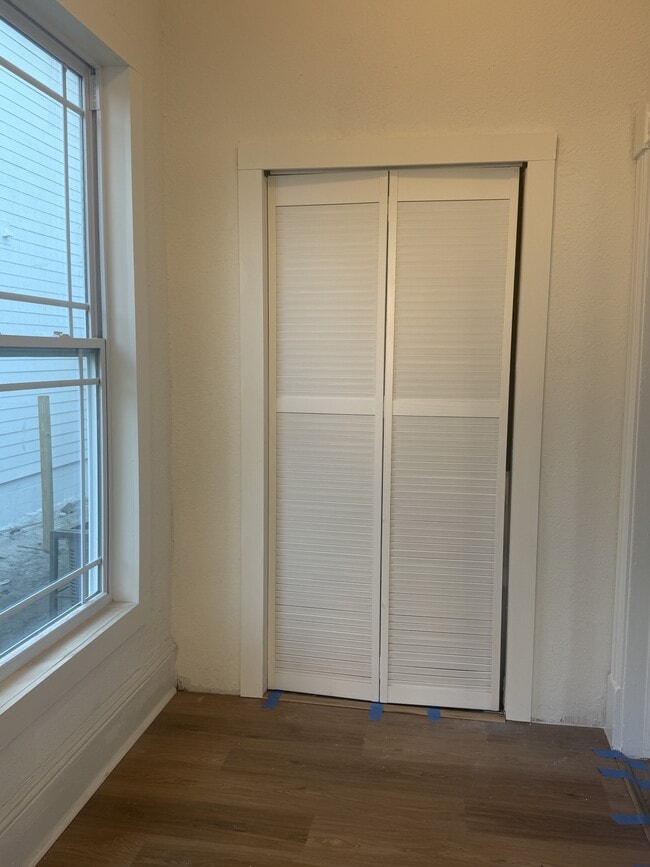 Photo - 1030 E 13th St House