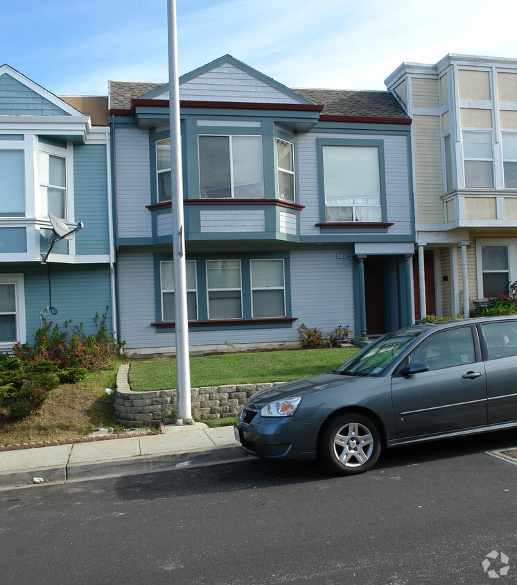 Building Photo - 633-635 Abbot Ave