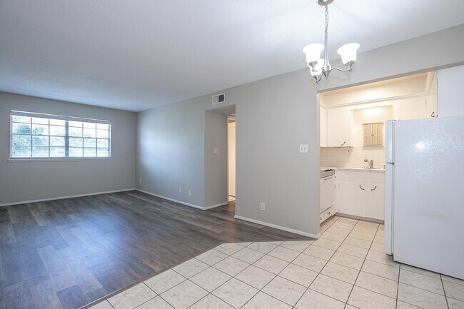 Foto del edificio - Adorable Condo Walking Distance to Cherry ...