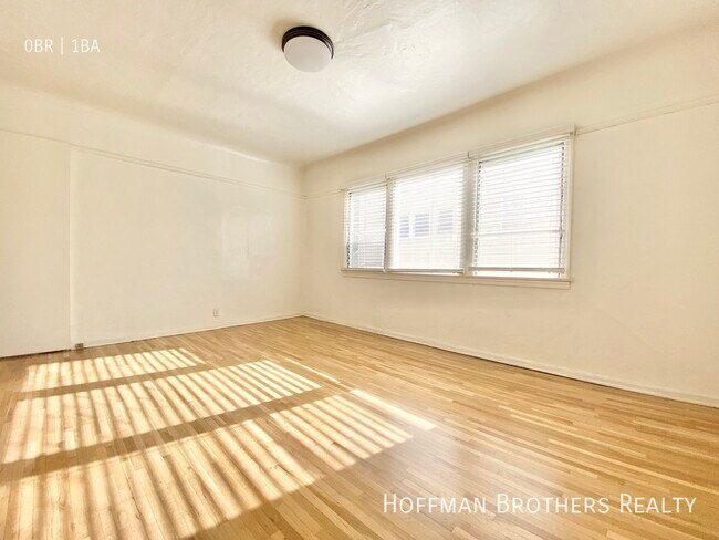 Foto del edificio - 8217 1/2 West 4th St -A