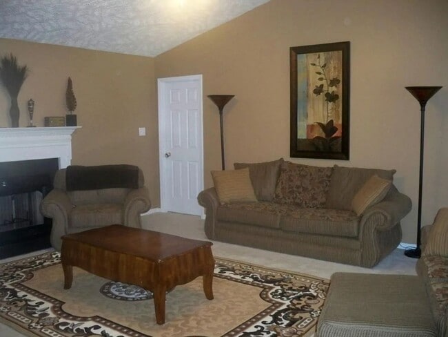 Building Photo - 3 Bedroom Single Family Home in Raeford