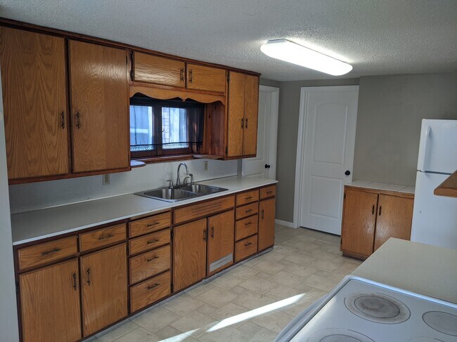 Kitchen - 1609 8th Ave S