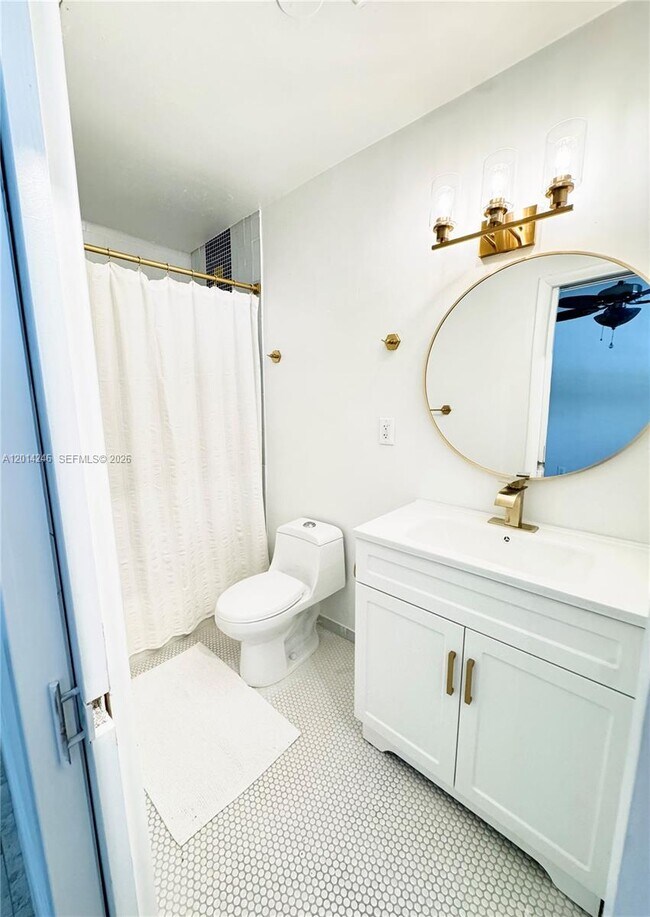 Foto del edificio - 8320 NW 180th St