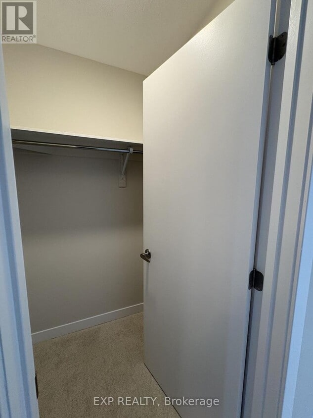 Photo du bâtiment - 215 Ryan Reynolds Wy