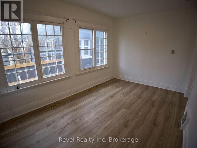 Building Photo - 511 King St