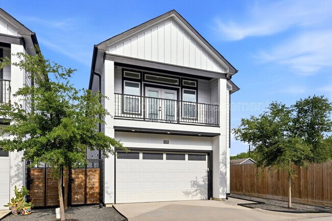 Foto del edificio - 6476 T C Jester Blvd