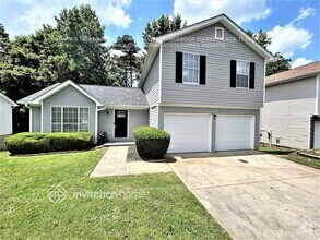 Building Photo - 2200 Ramblewood Cir