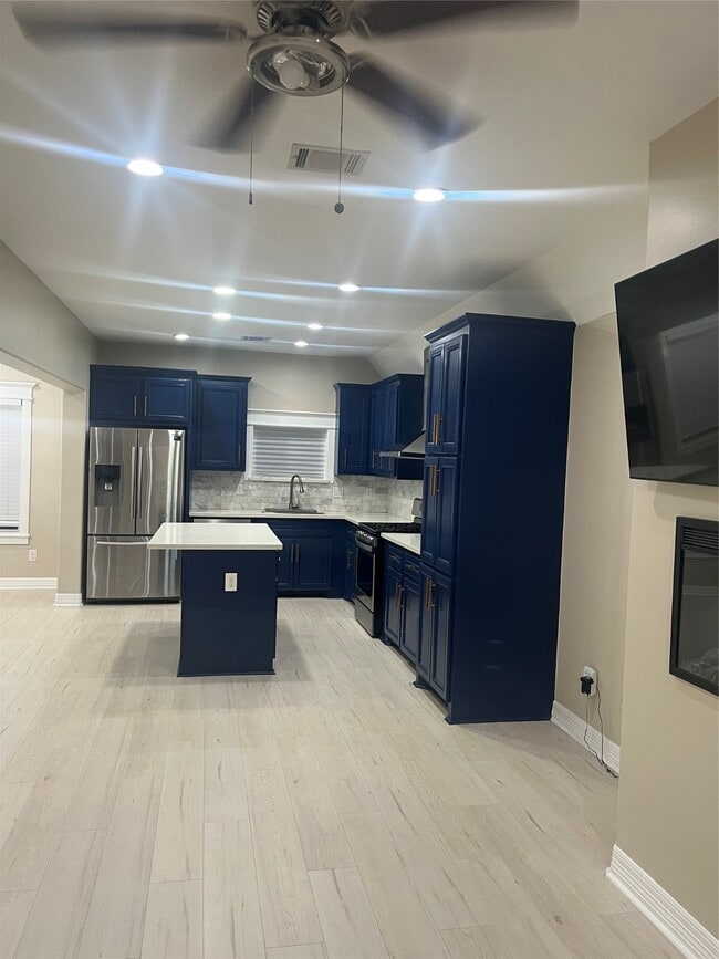 Building Photo - 23030 S Oak Dr