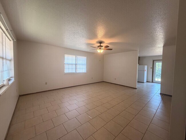 Foto del edificio - 1401 S Houston Ave