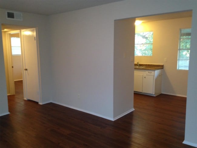 Building Photo - 748 Martindale Rd