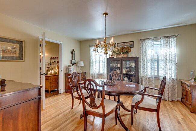 Foto del edificio - 318 Hollyberry Rd
