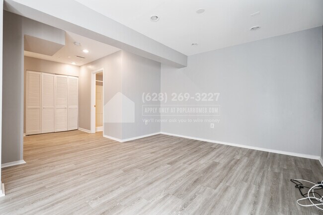 Foto del edificio - 5815 Hil-Mar Dr