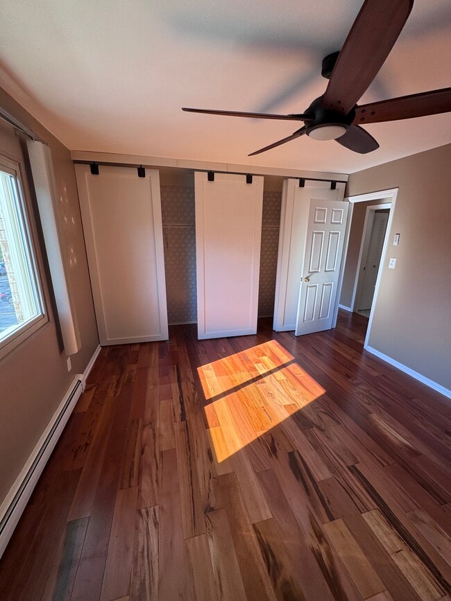 Building Photo - 125 Twin Oaks Dr