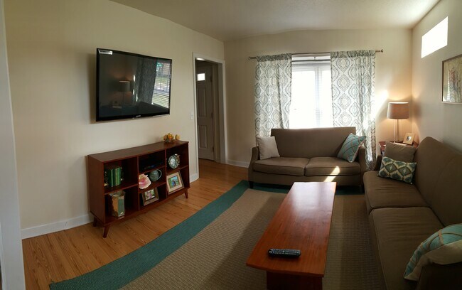 Living Room with Bay Window - 3214 Lassiter St