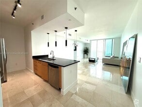 Building Photo - 950 Brickell Bay Dr