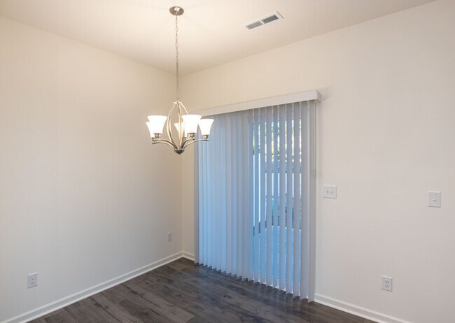 Building Photo - BEAUTIFUL 2 Bedroom Townhome in MIDLAND AVAILABLE JUNE 2026