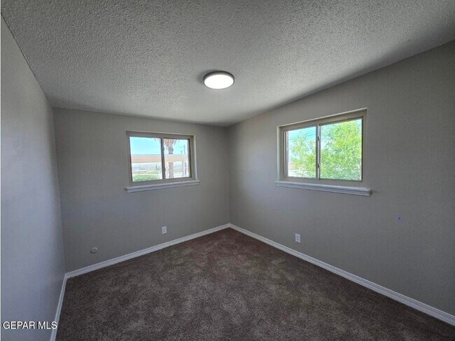 Building Photo - 3909 Sunrise Ave