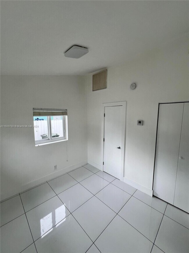 Foto del edificio - 120 NW 43rd Ct