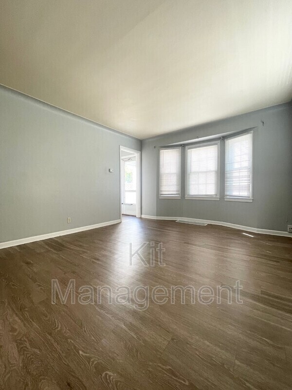 Foto del edificio - 2114 Berdan Ave