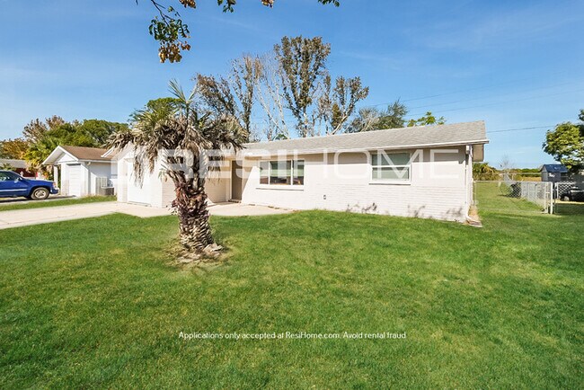 Foto del edificio - HOME FOR RENT!!