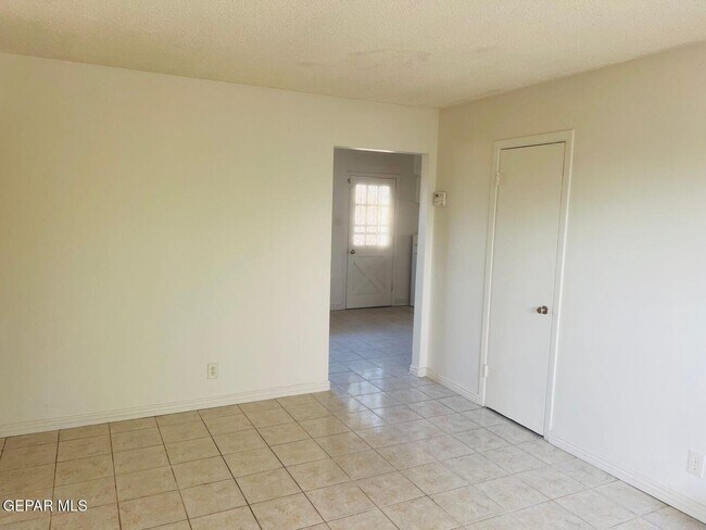 Foto del edificio - 9632 Montwood Dr