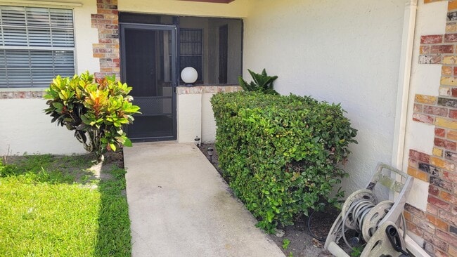 Building Photo - 104 Moccasin Trail S