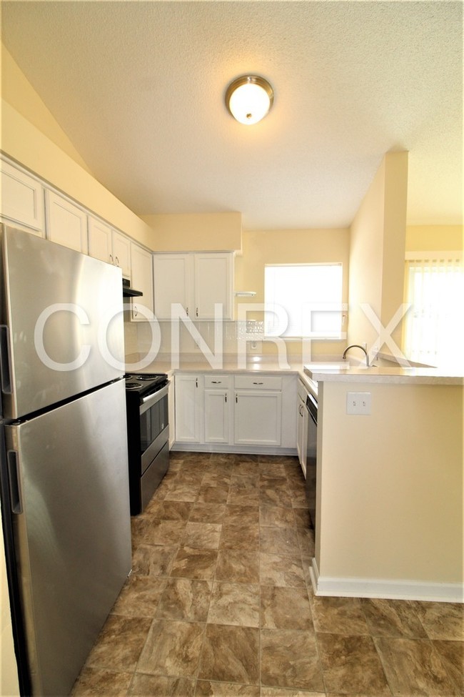 Building Photo - 127 Cherry Grove Dr
