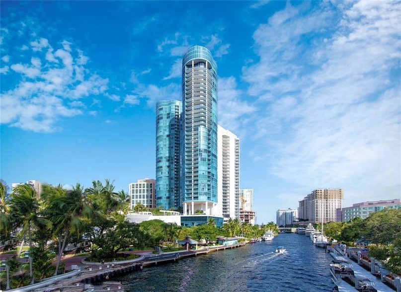 Primary Photo - 333 Las Olas Way