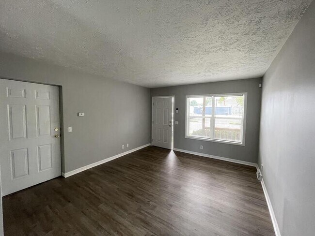 Building Photo - 715-717 Linden Ave