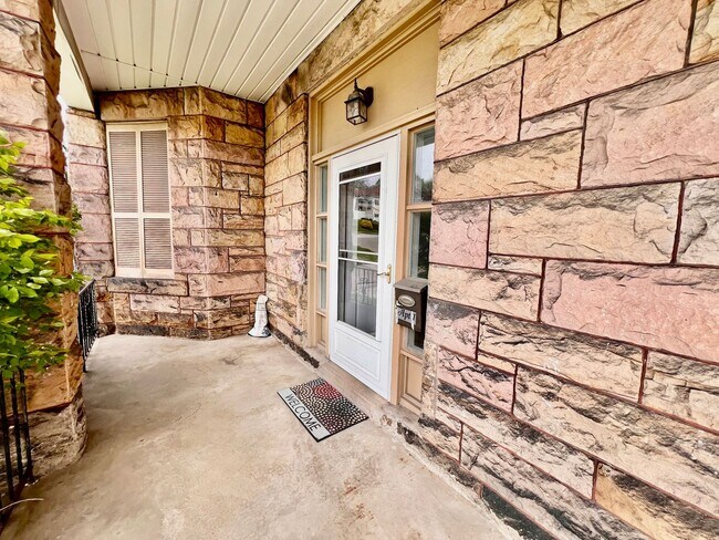 Building Photo - 212 North Highland Avenue