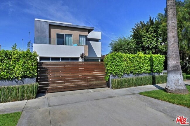 Building Photo - 429 N La Jolla Ave