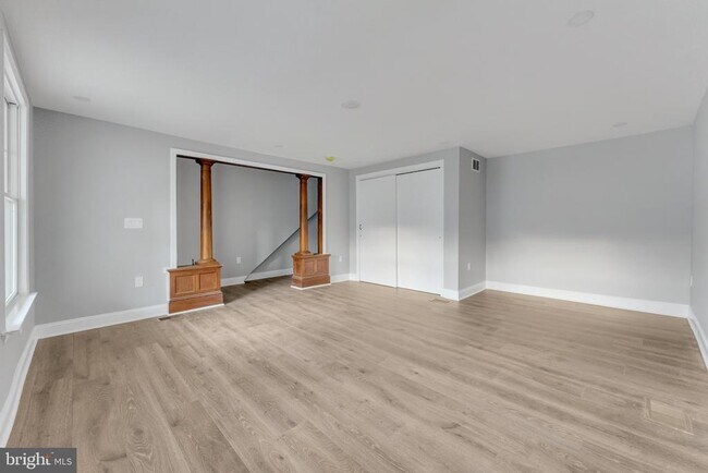 Building Photo - 15 N Main St