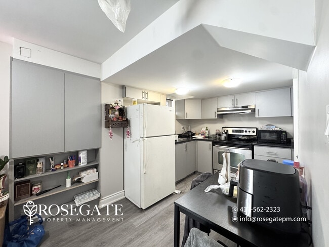 Building Photo - 1-Bedroom Basement Apartment in Mississauga | All Utilities Included