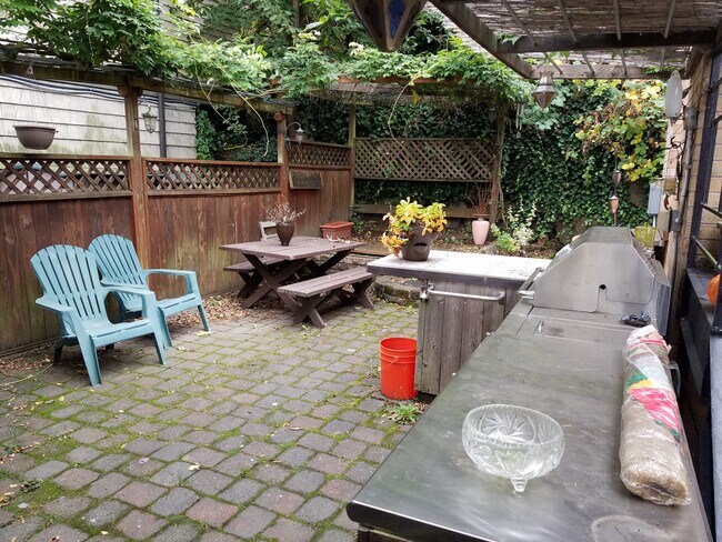outddor rec. area - 4191 Gilman Ave W