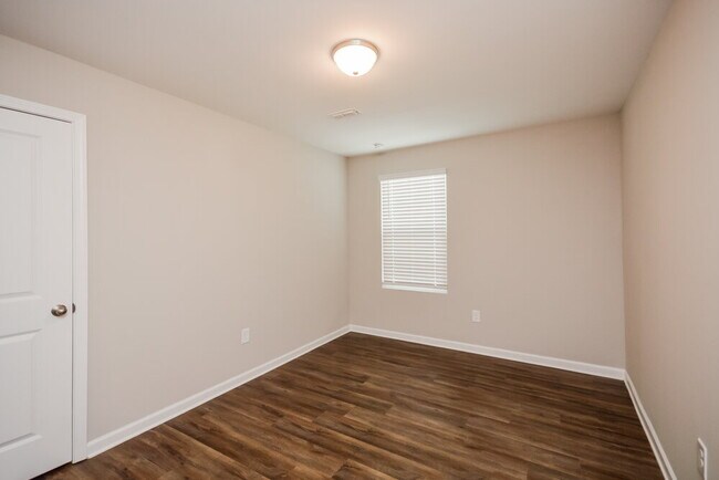 Foto del edificio - 3835 Place Dr