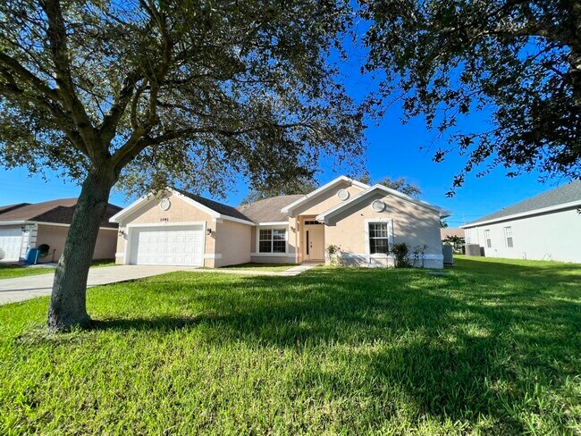 Building Photo - 1091 SW California Blvd