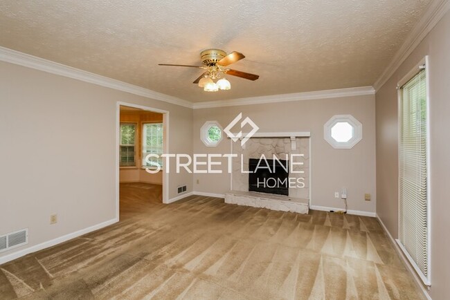Building Photo - REDUCED! - NOW OFFERING FIRST FULL MONTH F...