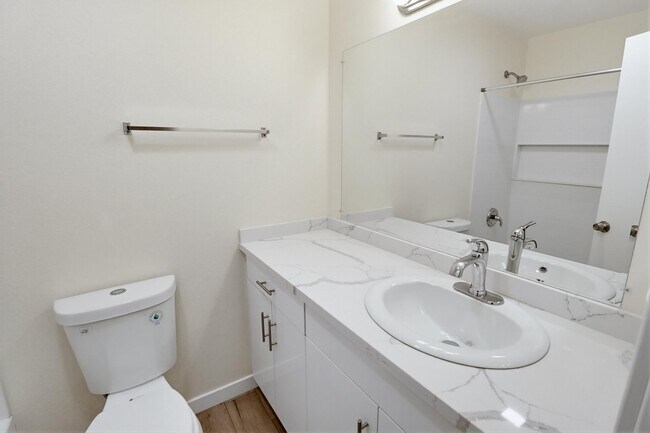 Foto del edificio - 3860 Helix St