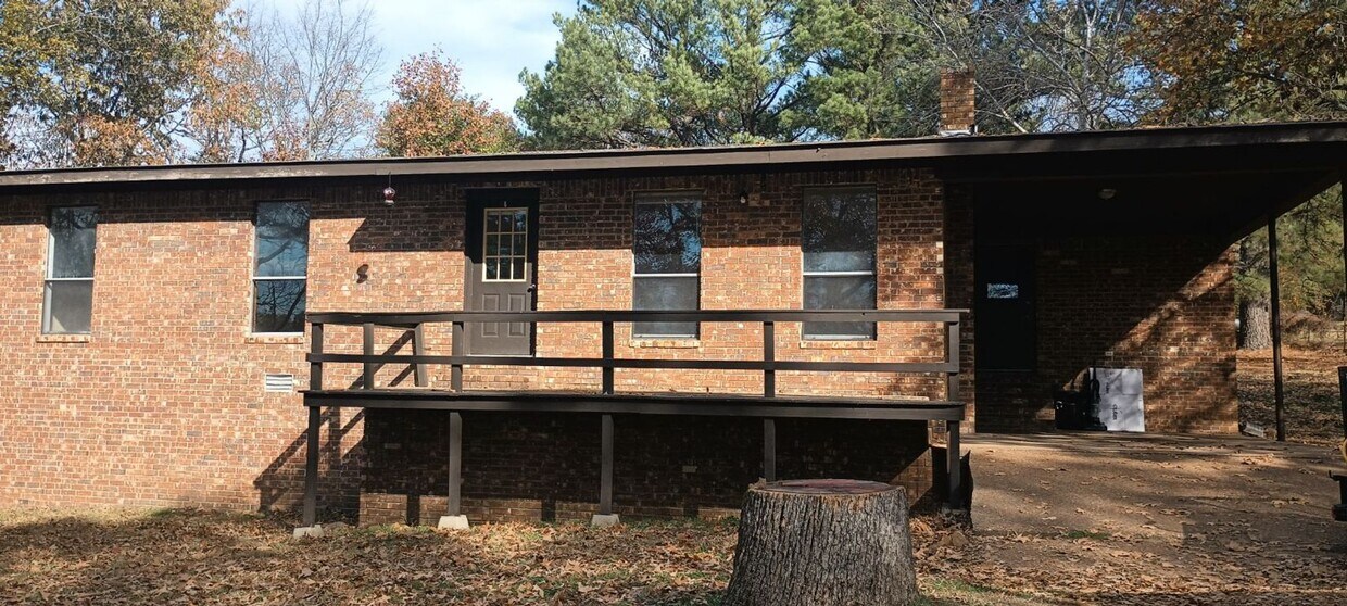 3 Bed/ 1 Bath Scenic MidCentury Modern Home House Rental in