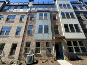 Building Photo - 2441 Silver Line Aly