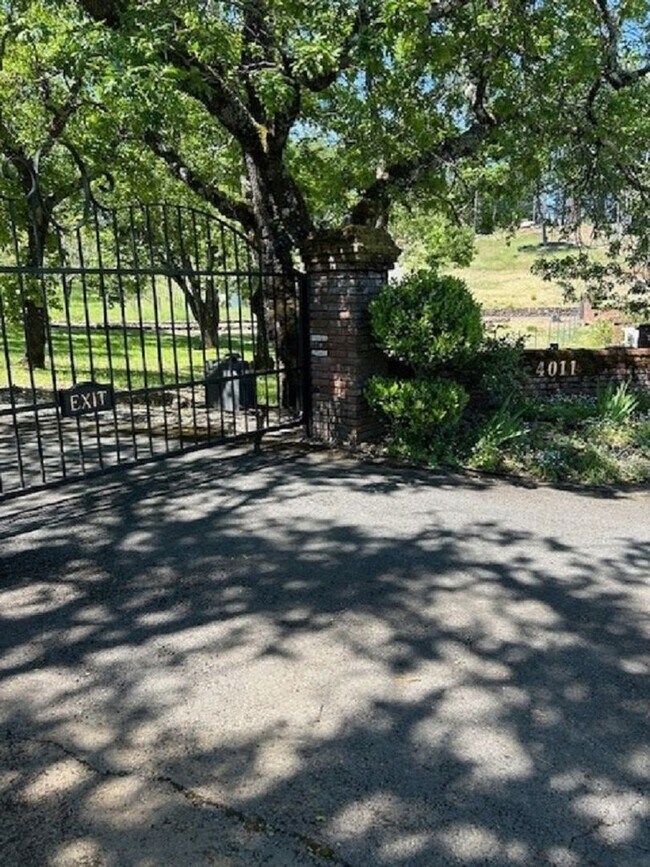 Foto del edificio - 4011 Spring Mountain Rd