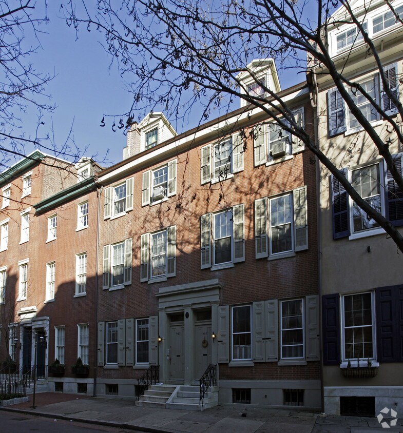 Primary Photo - 907-909 Clinton St